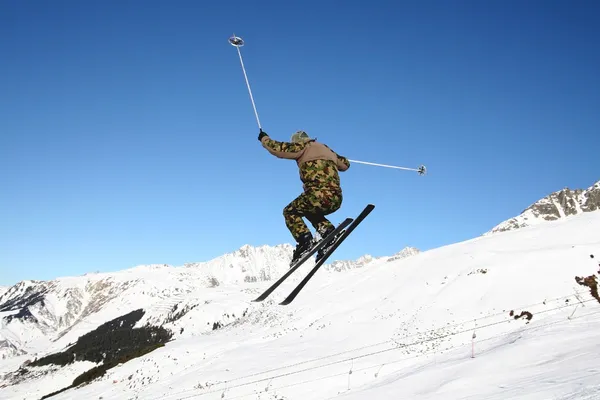 Катання на лижах Мілітарист Ліцензійні Стокові Фото