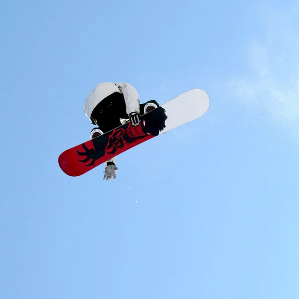 Snowboarder, magas Ugrás a levegőben — Stock Fotó