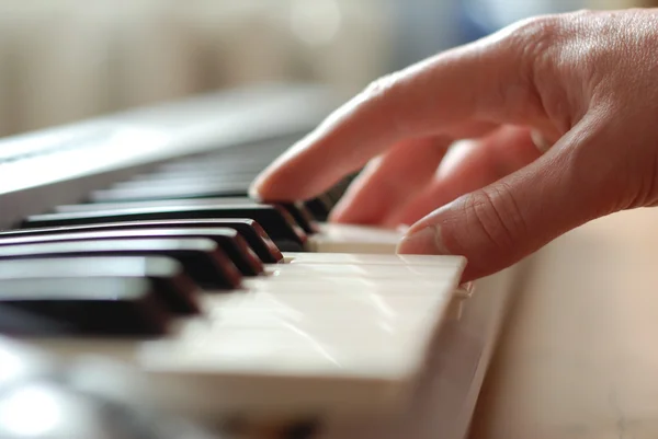 Mão de piano — Fotografia de Stock