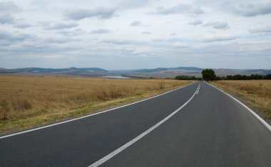 Karayolu hillls ve alanları arasında