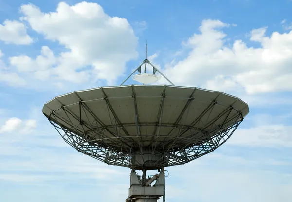 Antena de comunicação por satélite Fotos De Bancos De Imagens