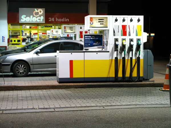 Benzin istasyonunda pompa — Stok fotoğraf
