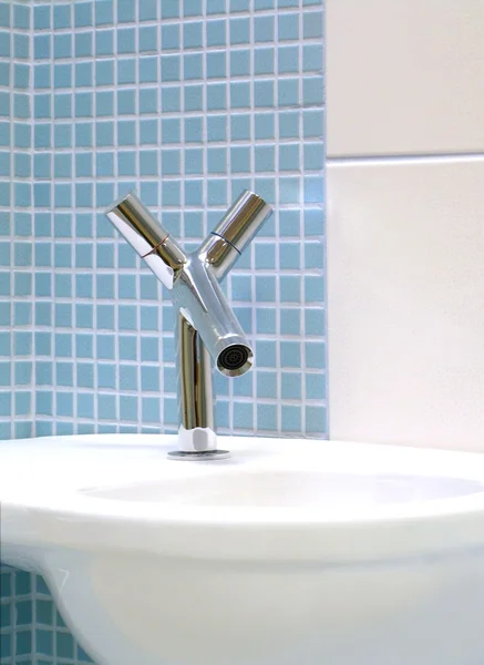 浴室の洗面器および蛇口のインテリア — ストック写真