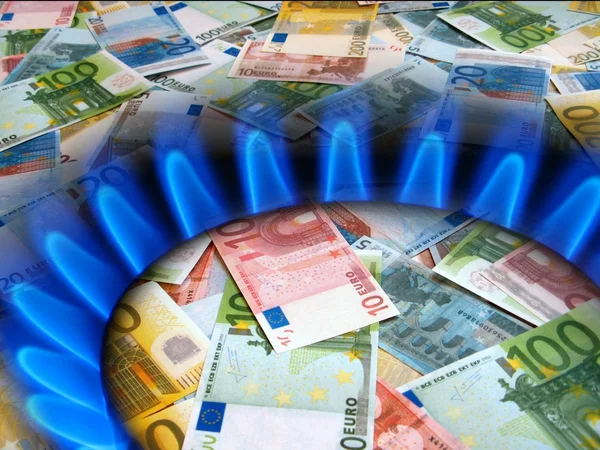 Eurobankovky a plynový sporák — Stock fotografie