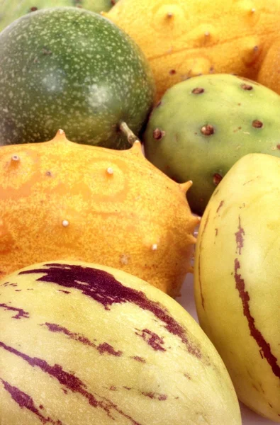 Tropische vruchten en groenten — Stockfoto