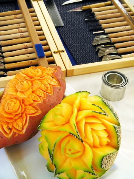 Sladký brambor a meloun - vyřezávání — Stock fotografie