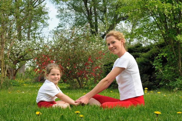 Mother and daughter - training — Stock Photo, Image