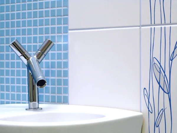 浴室の洗面器および蛇口のインテリア — ストック写真