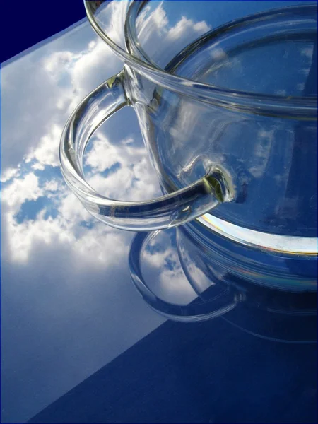 Pot and water over blue sky — Stock Photo, Image