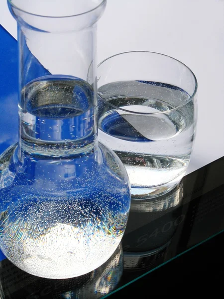 Caraffa e bicchiere d'acqua — Foto Stock