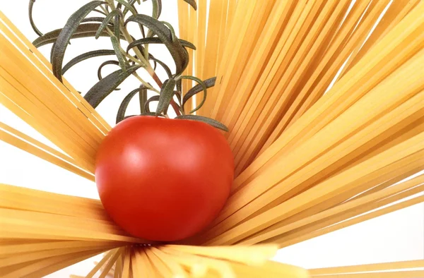 スパゲッティ トマトとローズマリー - 詳細 — ストック写真