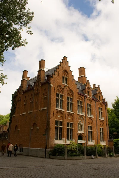 Flamsk stile hus i Brugges Belgia – stockfoto