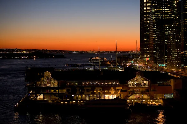 南街海港和码头 17 在曼哈顿下城的视图 — 图库照片