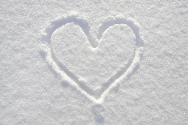 Corazón en la nieve —  Fotos de Stock