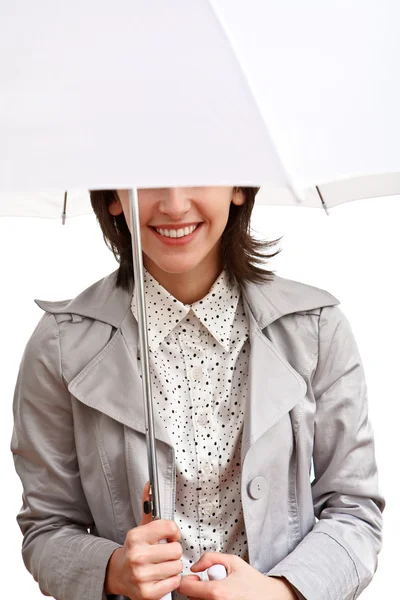 Uśmiechnięte dziewczyny i parasol — Zdjęcie stockowe