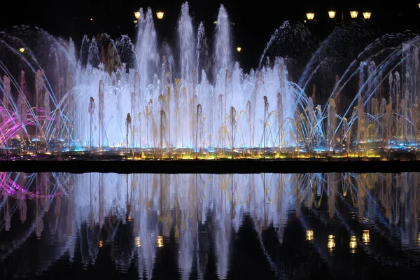 stock image A fountain at night