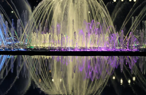 stock image A fountain at night