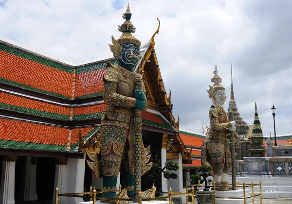 Guardiano nel grande palazzo di Bangkok — Foto Stock