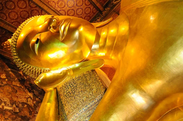 Statue of golden buddha — Stock Photo, Image