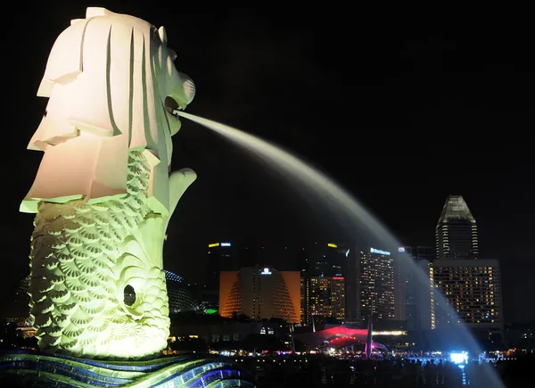 Den merlion statyn i singapore Royaltyfria Stockfoton