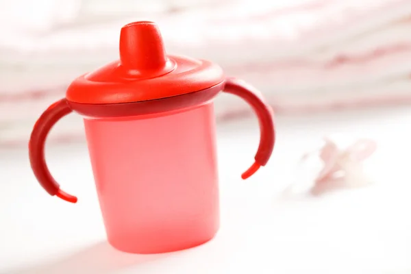 Rote Babyflasche — Stockfoto