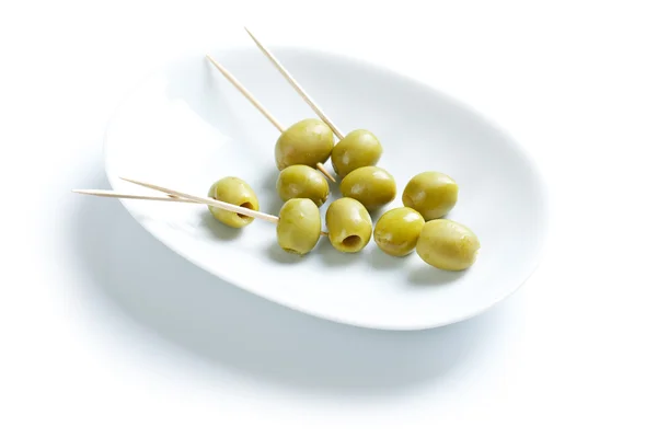 Olive verdi e stuzzicadenti — Foto Stock