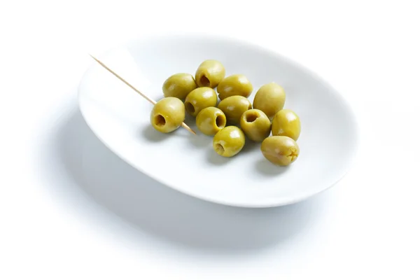 Olives vertes et cure-dents — Photo