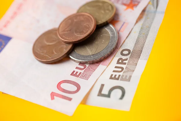 Euros sobre fondo de color —  Fotos de Stock
