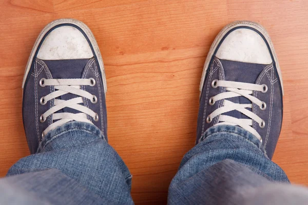 Human foot with jeans and sneakers — Stock Photo, Image