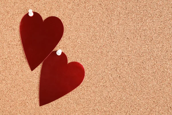 Coeur rouge sur carton-liège — Photo