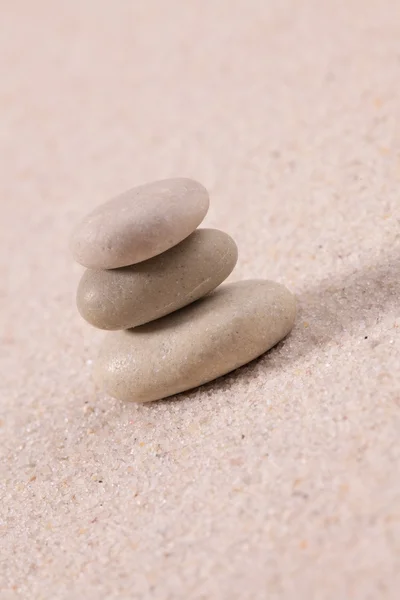 Камень и песок — стоковое фото