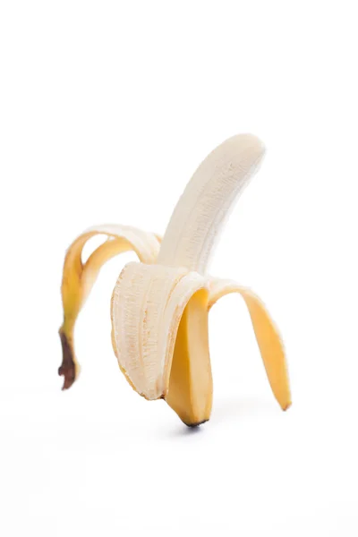 Очищенный свежий банан — стоковое фото