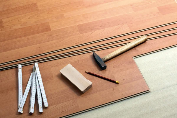 Wood flooring and tools — Stock Photo, Image