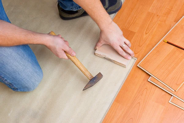Laying laminate floor — Stock Photo, Image