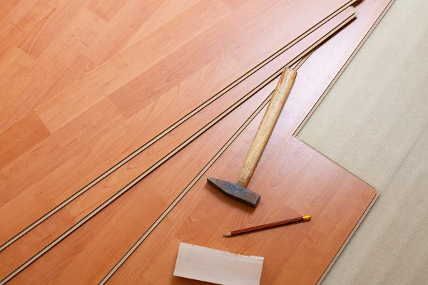 Podłogi drewniane i narzędzia — Zdjęcie stockowe