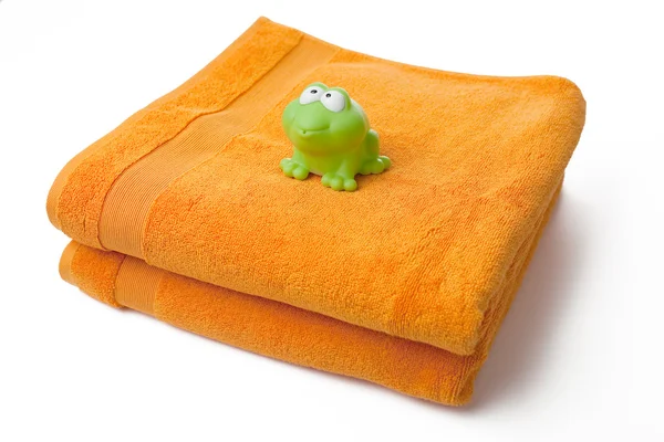 橙色毛巾和玩具青蛙 — 图库照片
