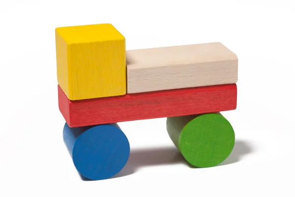 Автомобіль з барвистих дерев'яних іграшкових блоків — стокове фото