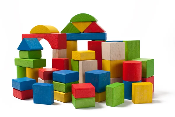 Cidade de blocos de brinquedos de madeira coloridos — Fotografia de Stock