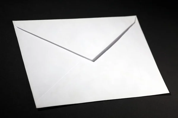 Закрытый конверт — стоковое фото