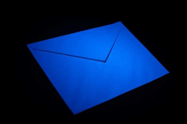 푸른 빛으로 봉투 — 스톡 사진