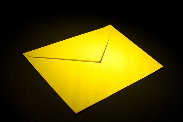 Koperta z światło żółty — Zdjęcie stockowe