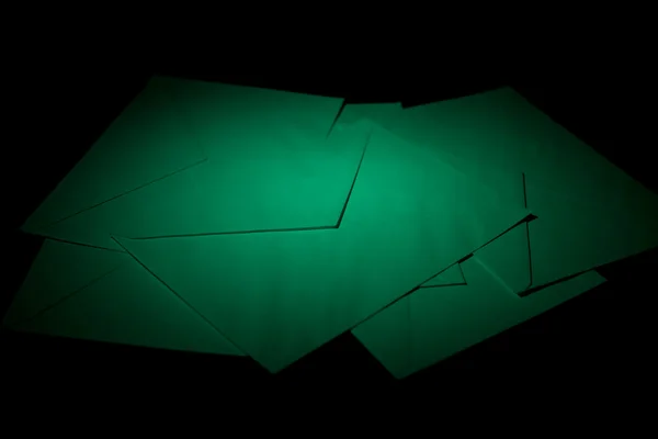 Конверты с зеленым светом — стоковое фото