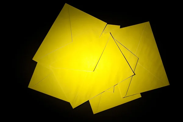Umschläge mit gelbem Licht — Stockfoto