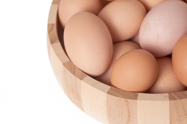 Eieren in houten kom — Stockfoto
