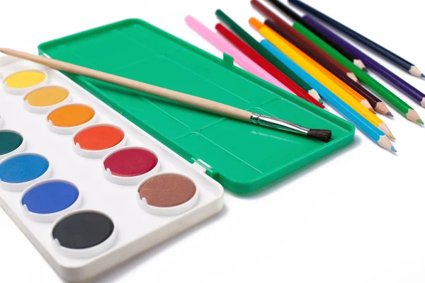 Vatten-färg, pensel och färg pennor — Stockfoto