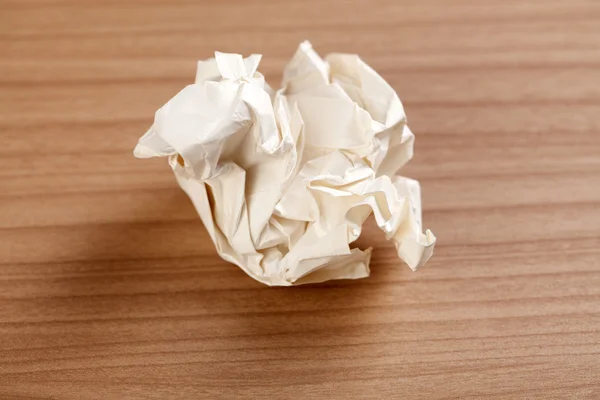 Bola de papel na mesa — Fotografia de Stock