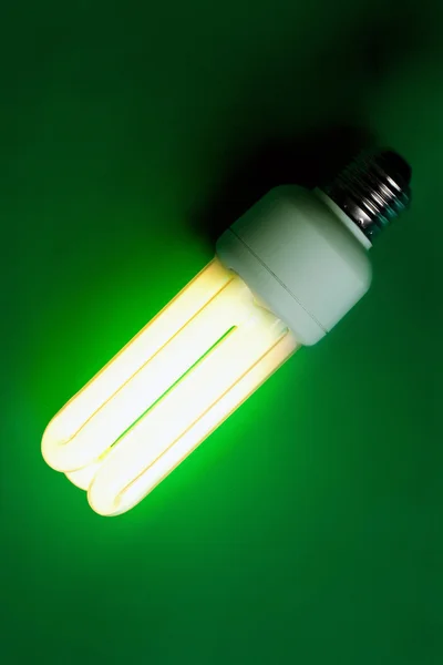 Сияющая люминесцентная лампа — стоковое фото