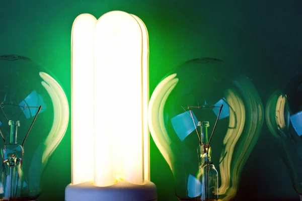 Ampoule fluorescente brillante — Photo