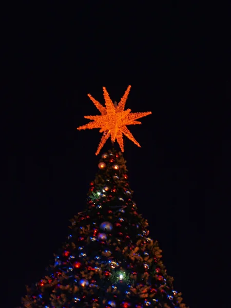 Étoile de Noël ornement rouge illuminé — Photo