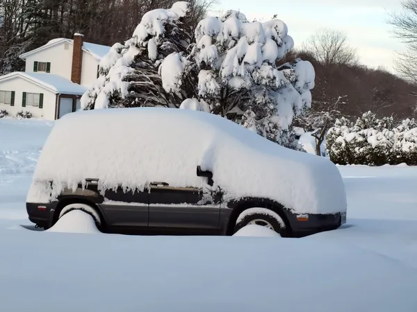 Snow covered vehicle — Stock Photo, Image